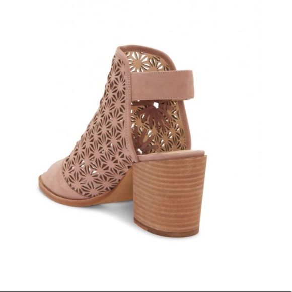 🌟HP🌟VINCE CAMUTO KALISON – LASER-CUT SANDAL - Picture 4 of 8
